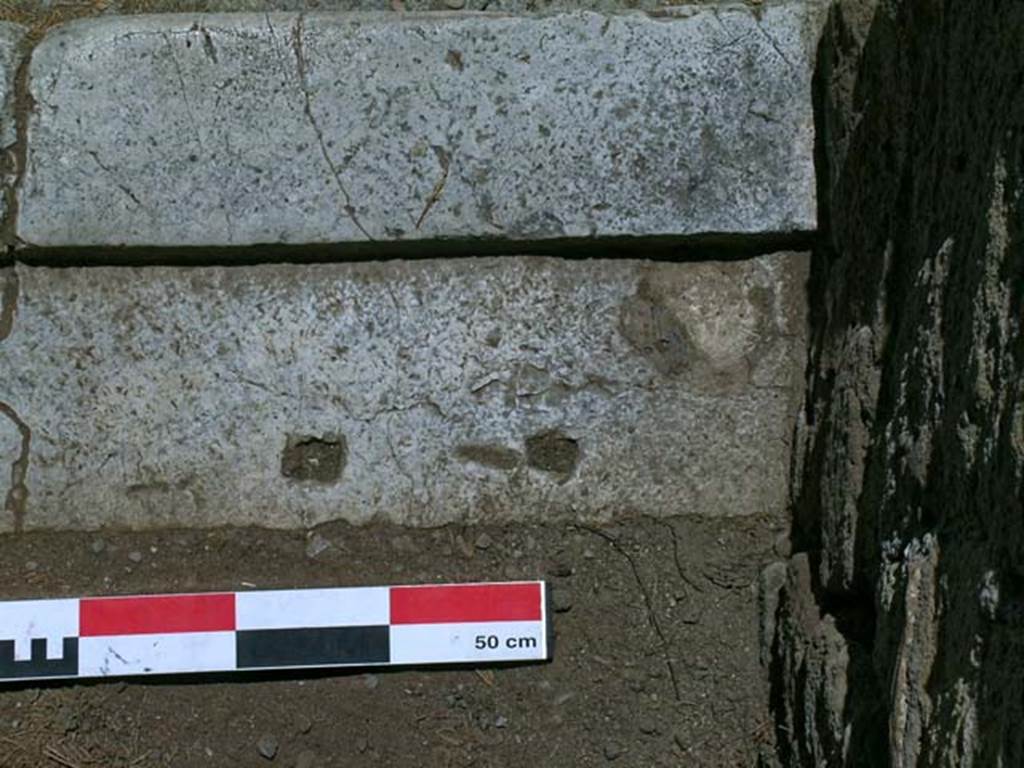 V.33, Herculaneum. May 2006. Detail from south end of entrance doorway threshold.
Photo courtesy of Nicolas Monteix.